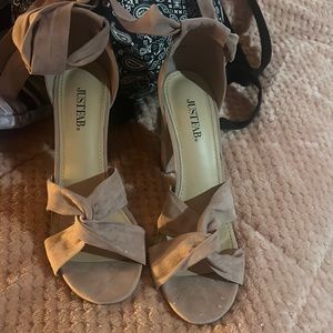 Tie up 3.5” tall thick heel mauve worn 1x good condition